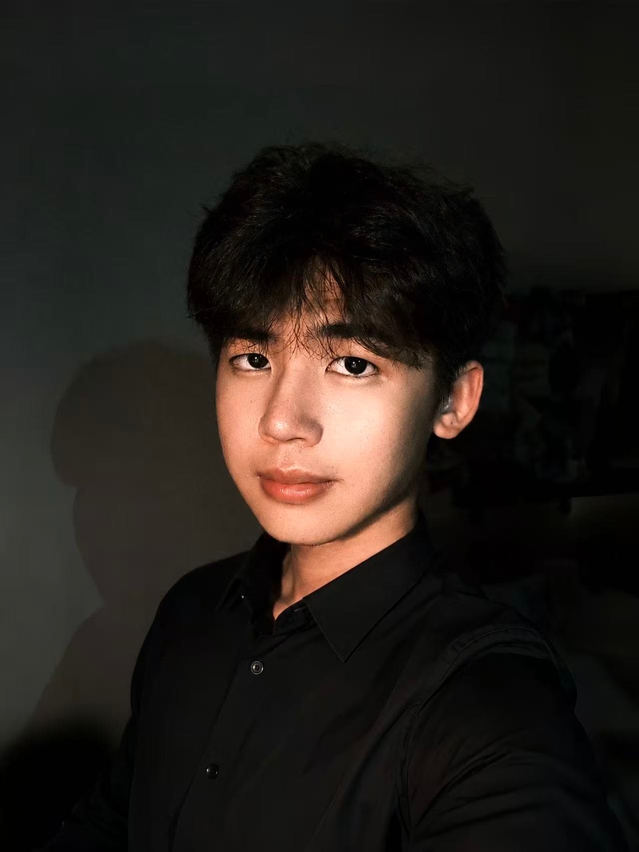 Portrait of Alex Junfu Lu